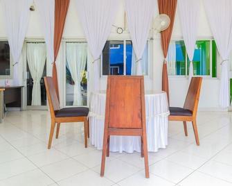 OYO 1967 Hotel House Of Eva Syariah - Jakarta - Dining room