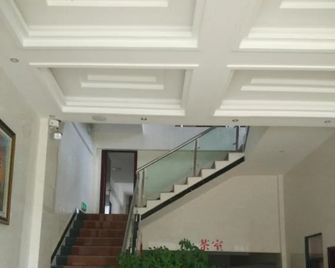 Longge Express Inn - Qianxinan - Stairs