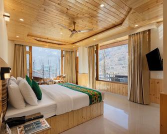 Treebo Premium Silverstone Resort with Mountain Valley View - Manali - Ložnice