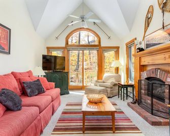 Ski In Ski Out in style on Village Chair - Jay - Living room
