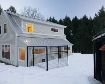 Luxury Home, Dog Suite - Rock Haven Carriage House - Reading - Building