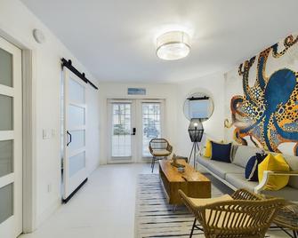 Oceanfront Royal Mansions! Paradise Awaits! - Cape Canaveral - Living room