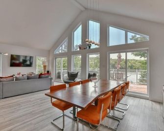 Beautiful waterfront cottage on a pristine lake in Morin Heights - Mille-Isles - Salle à manger