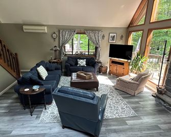 Large Chalet in the Hideout Gated Community - Lake Ariel - Salon