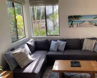 Noosa International Resort - Noosa Heads - Living room