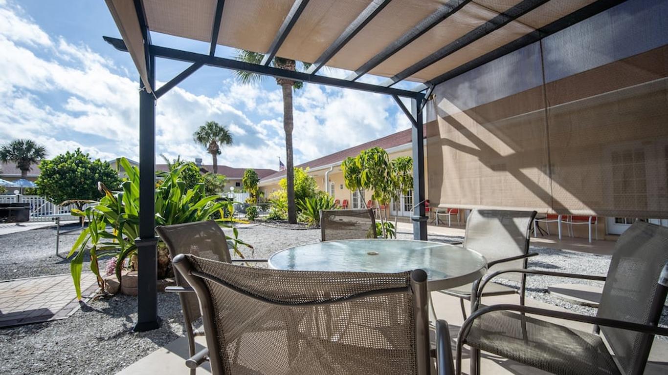 Island Sun Inn & Suites - Venice, Florida Historic Downtown & Beach Getaway