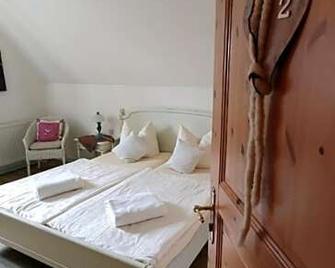 Landgasthaus Zum Engel - Neuleiningen - Bedroom