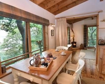 Down House, Pet Friendly, With Open Fire In Torridon - Torridon - Dining room