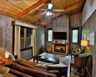 Forrest Hills Mountain Resort - Dahlonega - Stue
