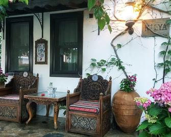 Nilya Hotel - סלקוק - פטיו