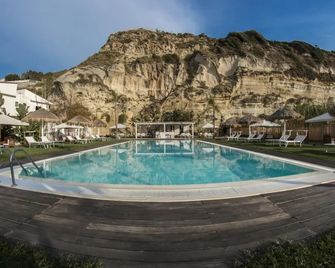 Sunshine Beach Resort - Ricadi - Pool