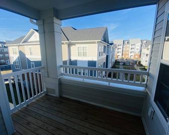 Luxury Apartment near Hospital - Fredericksburg - Balcony