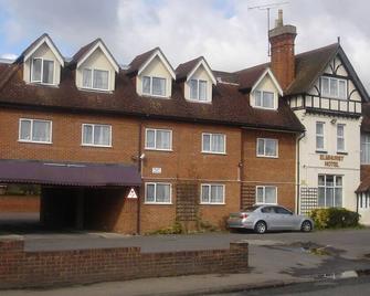 Elmhurst Hotel - Reading - Building