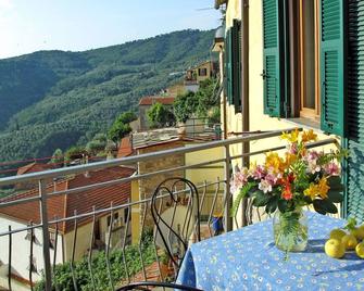 Beautiful apartment for 8 guests with WIFI, TV, terrace and panoramic view - Boscomare - Balcón