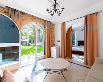 Dar Mhenna de fêtes & séminaires - חמאמט - סלון