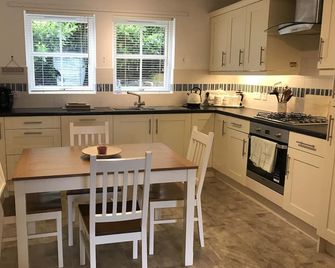 Cosy Cottage Northumberland Nat Pk Perfect for walking cycling coast and castles - Wooler - Keuken