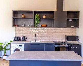 Magic On Maryburn - The Pink Room - Twizel - Küche