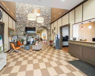 Quality Suites Hickory South - Hickory - Lobby