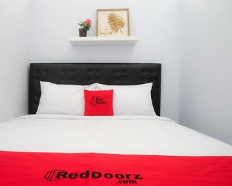 RedDoorz Near Bandara Ahmad Yani Semaran - Semarang - Schlafzimmer