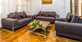 Hotel 7 Mile - Rangun - Sala de estar