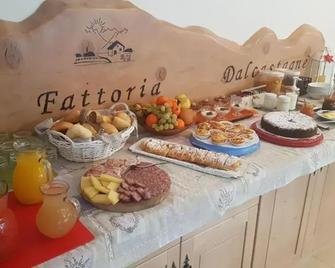 Agriturismo Fattoria Dalcastagne - Telve - Buffet