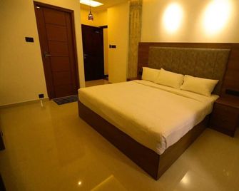 Royale Revera - Kochi - Bedroom