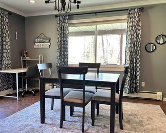 Beautiful and Spacious Lakeview House in East Tawas, Michigan. - East Tawas - Dining room