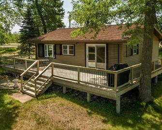 Cozy Cabin With Beach, Dock, Close to Lake Access & the Casino - Onamia - Edificio