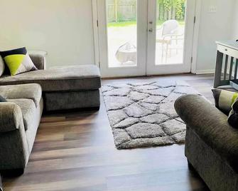 Fifty Shades of Graytastic Home! Peaceful & cozy retreat 2 minutes from ECU!\n - Greenville - Living room