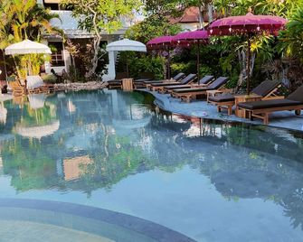 Berlian Beach Inn Kuta - Kuta - Pool