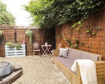 Ditsys Den - Tonbridge - Patio