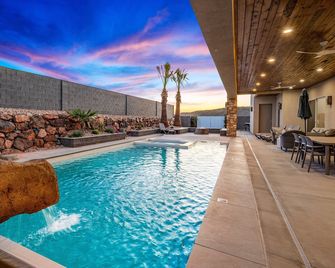 Pecan Valley Resort| Brand New Private Pool And Hot Tub W/ Slide - Hurricane - Bazén