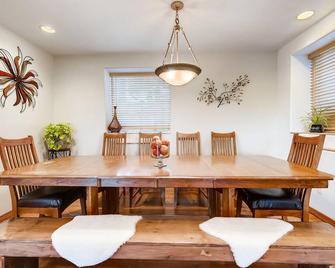 2 King Masters, Pikes Peak Views. Sleeps 17, Close To Af Academy - 2 Living Rms - Black Forest - Dining room