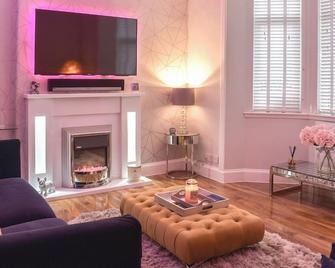 1 bedroom accommodation in Portobello, near Edinburgh - Edinburgh - Living room