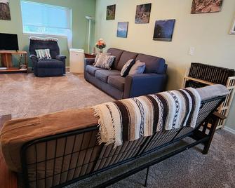 Lone Wolf Lodge in Wallowa-Whitman National Forest - Baker City - Obývací pokoj