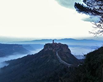 Romantic apartment with a view over the Tiber Valley - Civitella d'Agliano - Vista del exterior