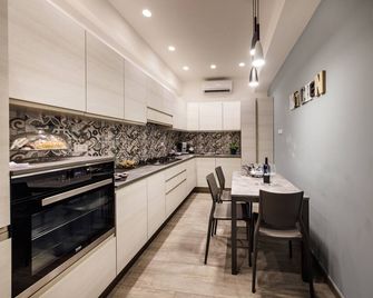 Blue Apartment Messina - Messina - Kitchen