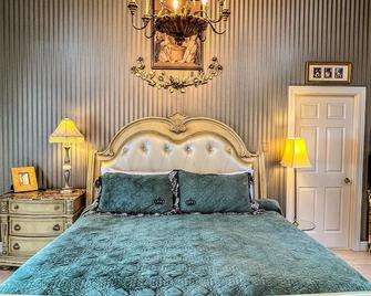 Smithmore Castle - Spruce Pine - Bedroom