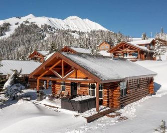 Cowboy Heaven Cabin - Alpine Escape - Ski-in/ski-out, Hot Tub, Amazing Views - Big Sky - Building