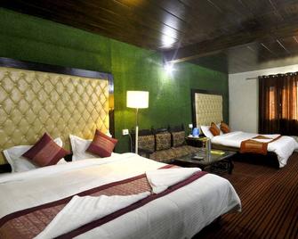 Hotel Kausani Retreat - Kausani - Bedroom