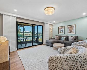 Newly Renovated Waterfront Dock View 2 bed, 2 bath at Sanibel Moorings #1341 - Sanibel - Living room