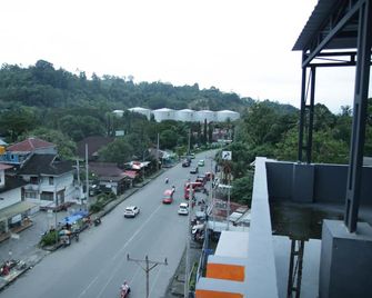Hotel O Azzahra Guest House Syariah - Ambon - Buiten zicht