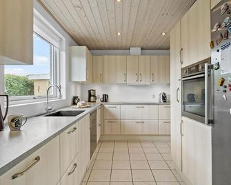 Amazing Home In Aars With Wifi - Aars - Küche