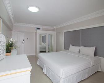Romance Hotel Sukhumvit 97 - Bangkok - Bedroom