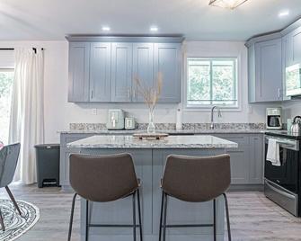 Charming Modern Home - Snellville - Kitchen