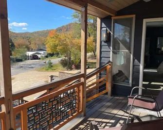 Private Guest Suite in the Blue Ridge Mountains with separate entrance - Arden - Balcon