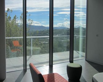 Uba Hostel - San Sebastian - Balkon