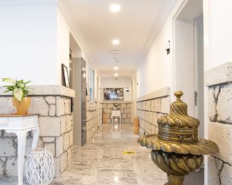 Twins Hotel Cesme - Cesme - Hallway