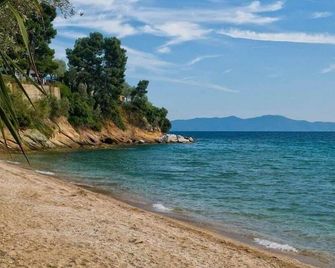 Seafront Karma Luxury - An Escape From Reality - Kato Gatzea - Playa
