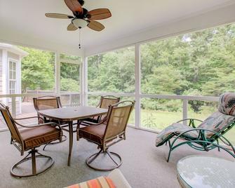 Earlys Guest House | 3 Bed, 2 Bath - Earlysville - Restaurant